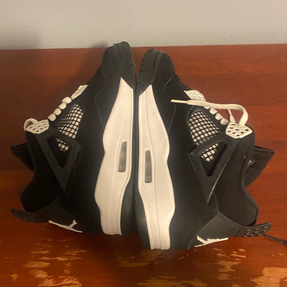 Jordan Black and White Low-Top Sneakers Air Jordan 4 Retro Thunder